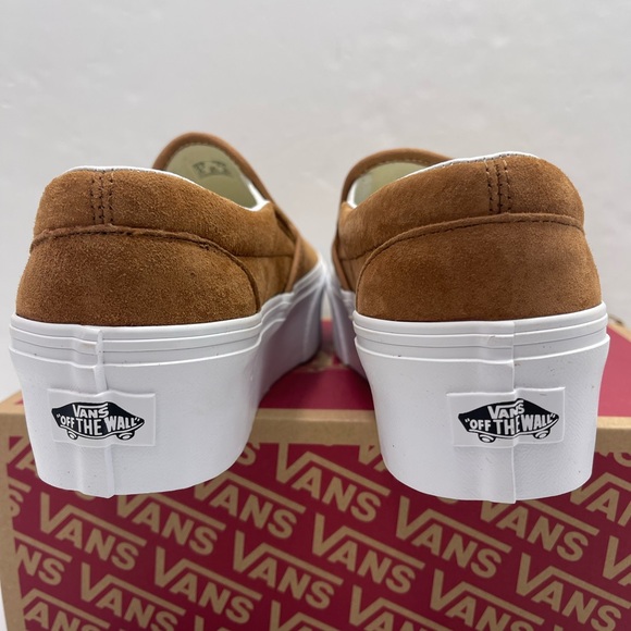 Vans Classic Slip-On Stackform
Nubuck Chipmunk
VN000CN1GWT Platform Sneakers - Picture 15 of 16